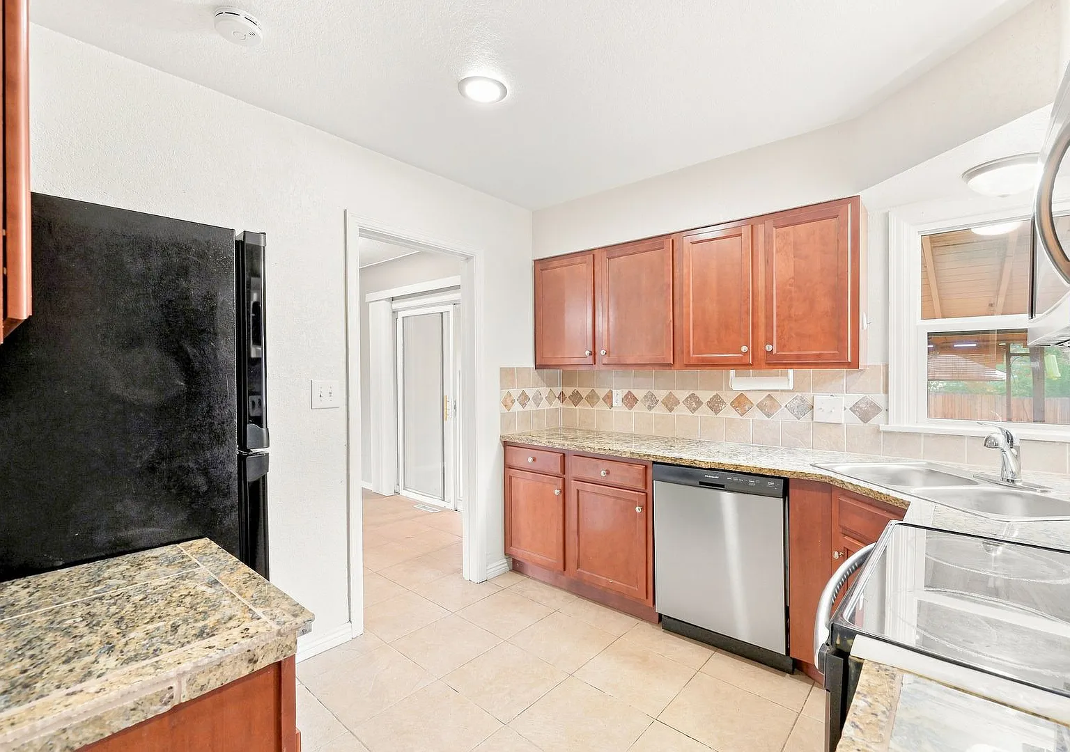 $0 Deposit Option. 4bed/2bath With Garage Near Anschutz Medical Campus — Photo 4