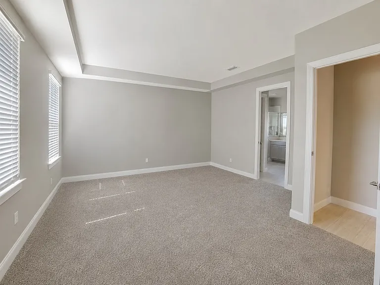 6345 NW Cloverdale Ave — Photo 21