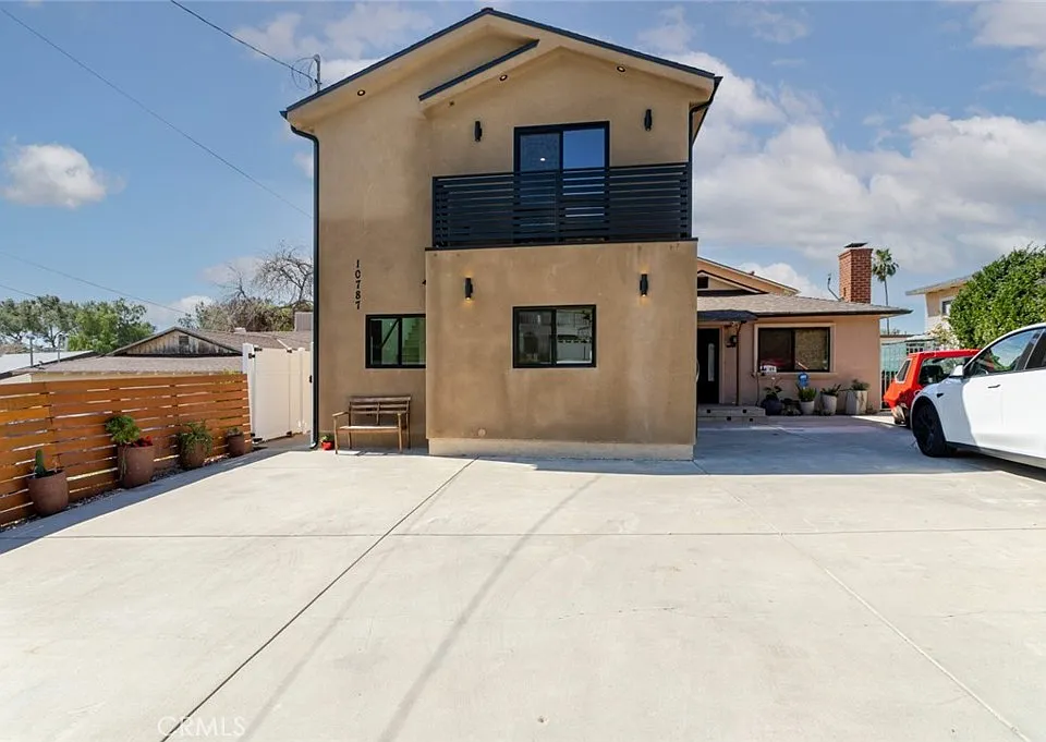 10787 Las Lunitas Ave
