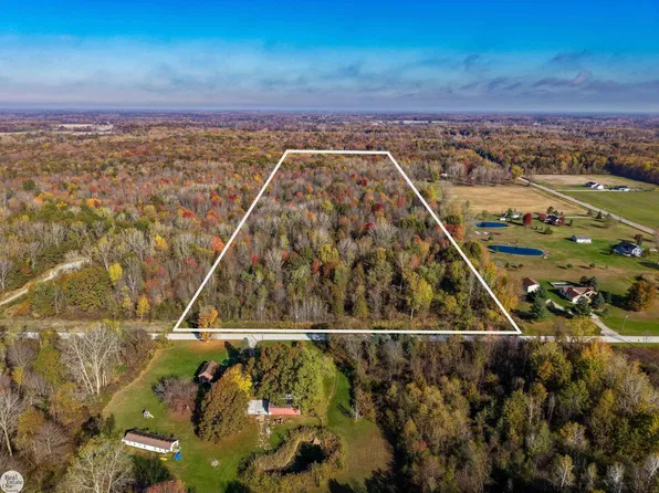 8066 Puttygut Rd, Casco, MI 48064