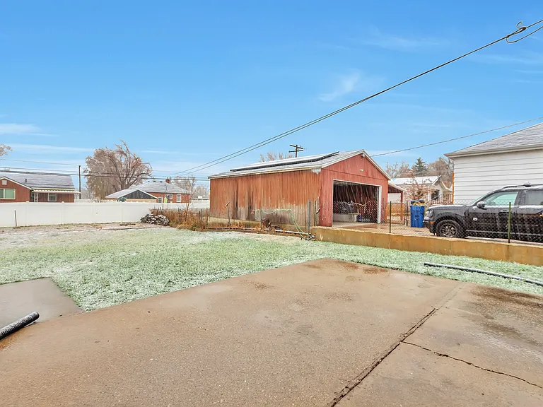 748 E Maple St — Photo 24