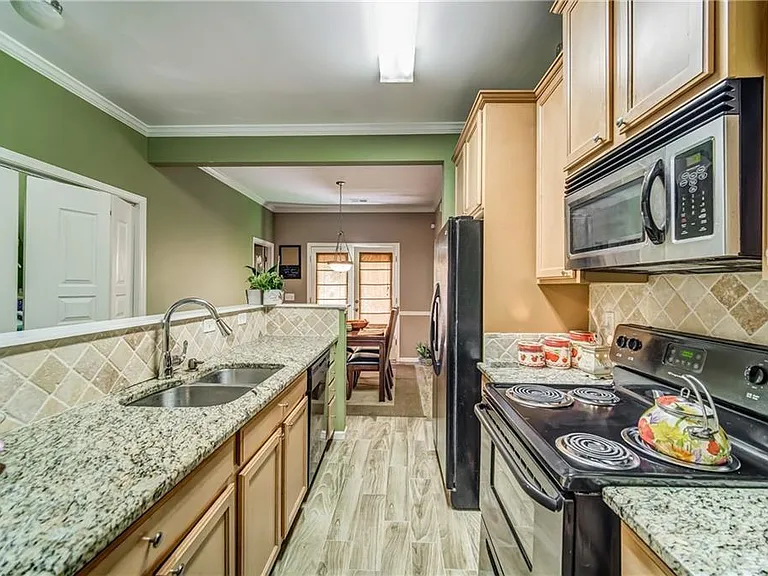224 W Marietta St — Photo 2