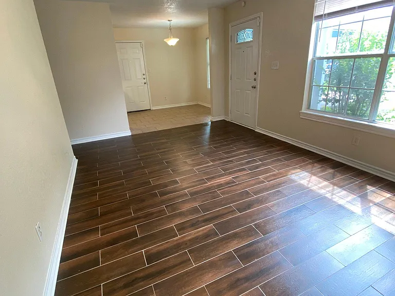 10727 Green Lake Dr — Photo 4