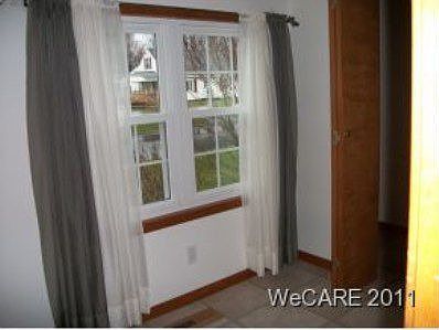 4th image of 138 S Collins Ave