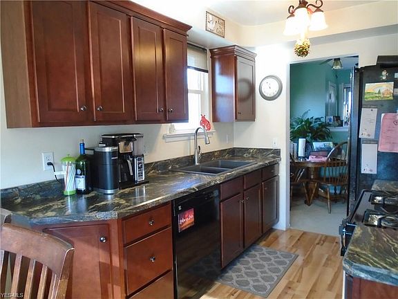 4th image of 30728 Royalview Dr