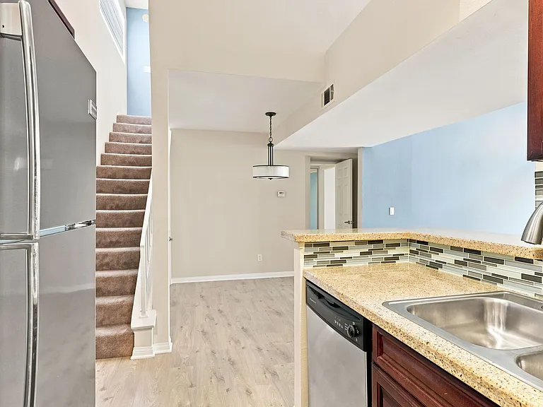 21550 Burbank Blvd #312 — Photo 6