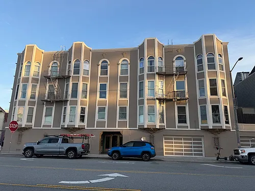 1690 Bay St. Photo 1