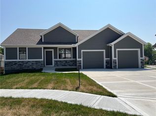 1411 Anna Cir, Smithville, MO 64089