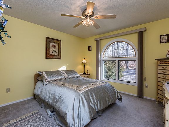 5th image of 16 Magrath Ln