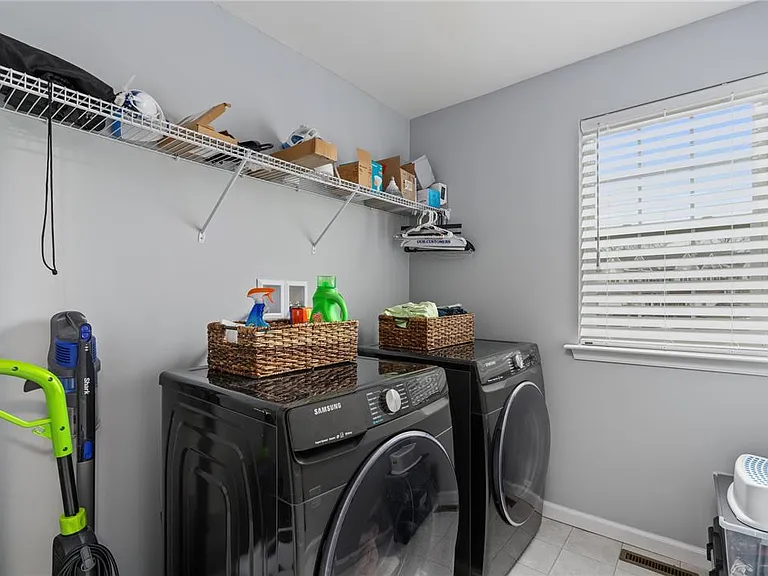 301 Redclover Ln — Photo 42