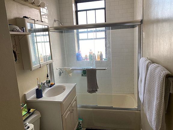 4th image of 2 Sutherland Rd APT 44