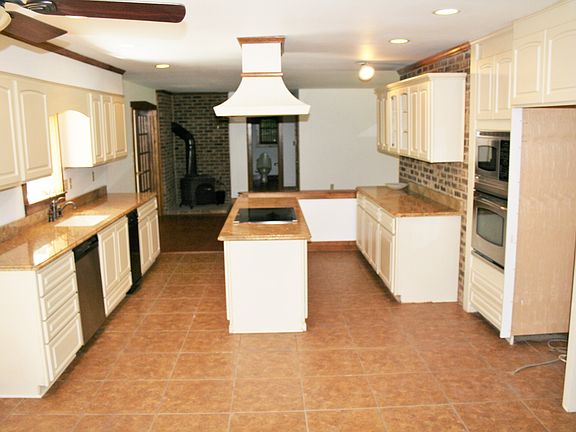 2nd image of 84 Taber Ct