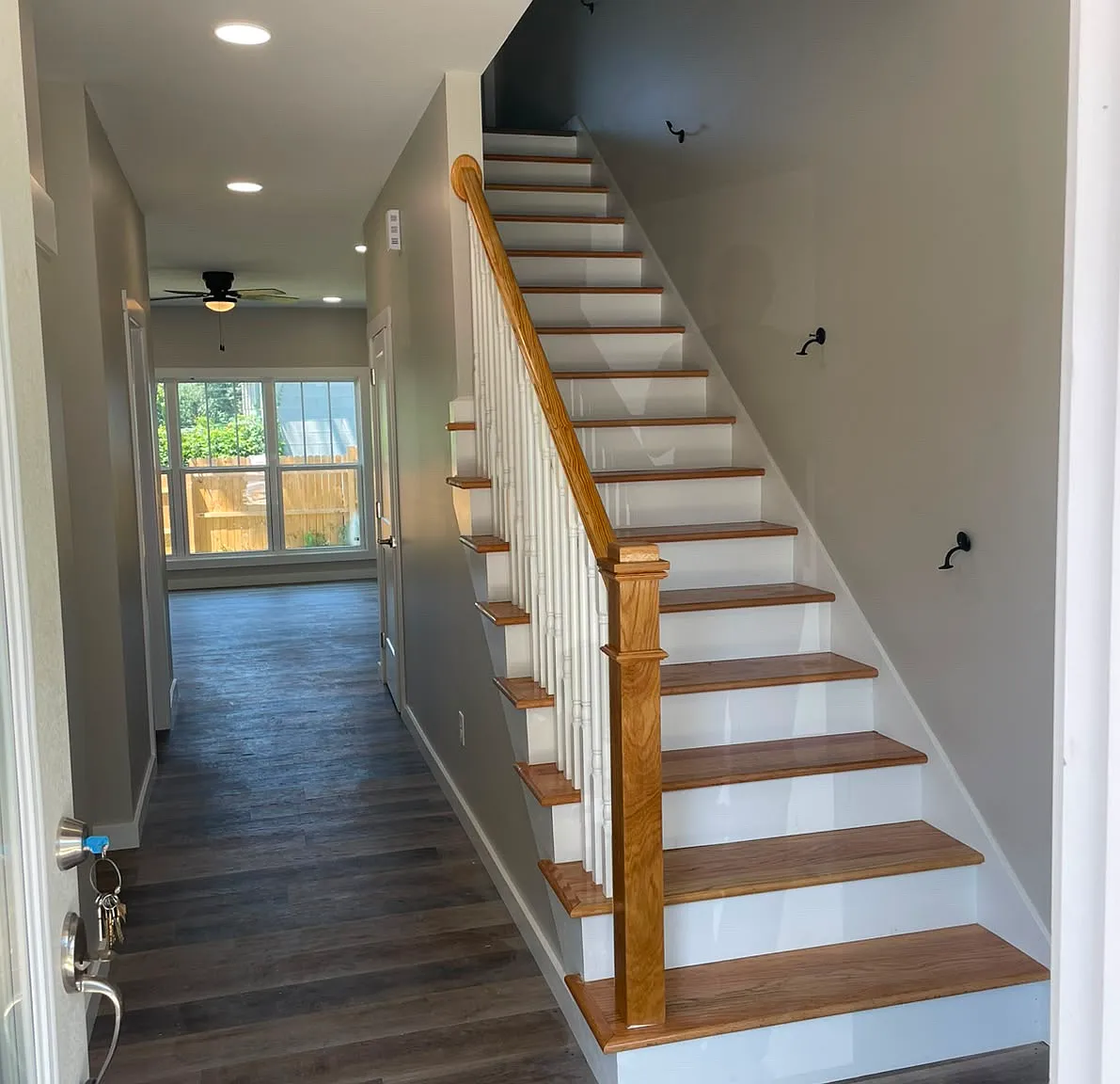 3 bed, 2.5 bath, 1710 sqft, $2,400 — Photo 4