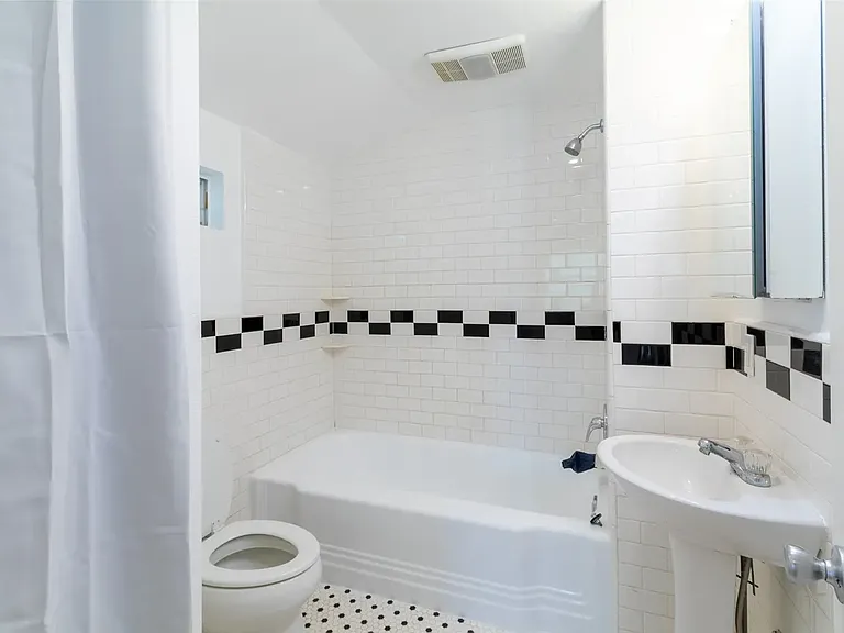 925 S 12th St — Photo 14