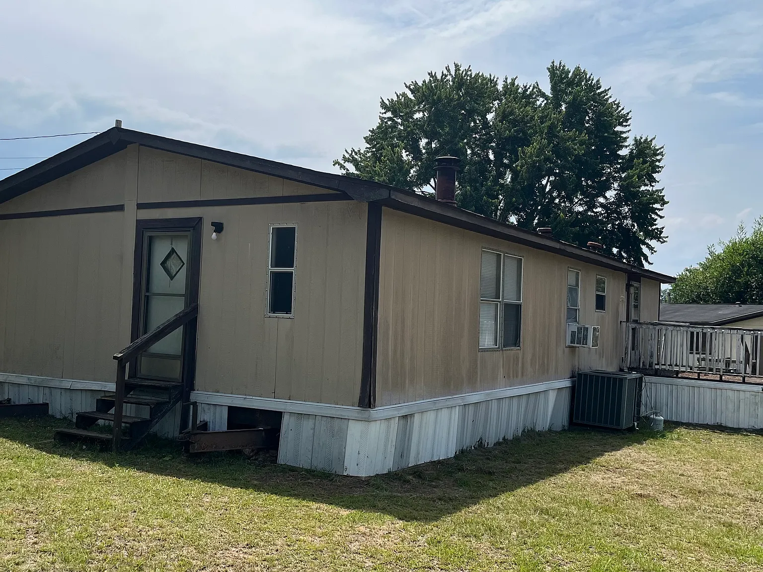 3 bed, 1152 sqft, $1,100 — Photo 2