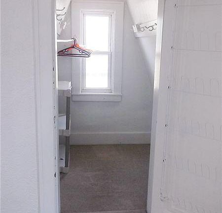 212 N 10th Street walk in closet