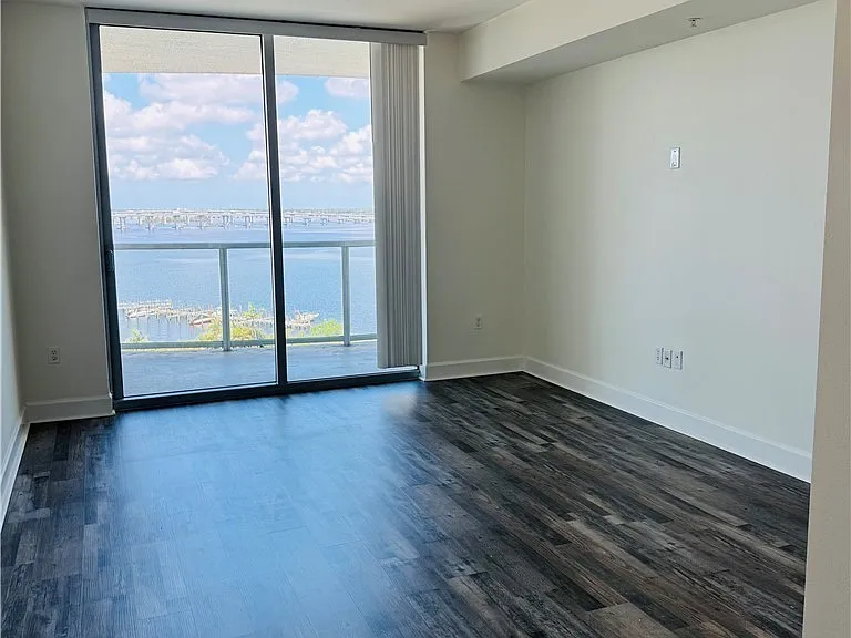3000 Oasis Grand Blvd #903 — Photo 8
