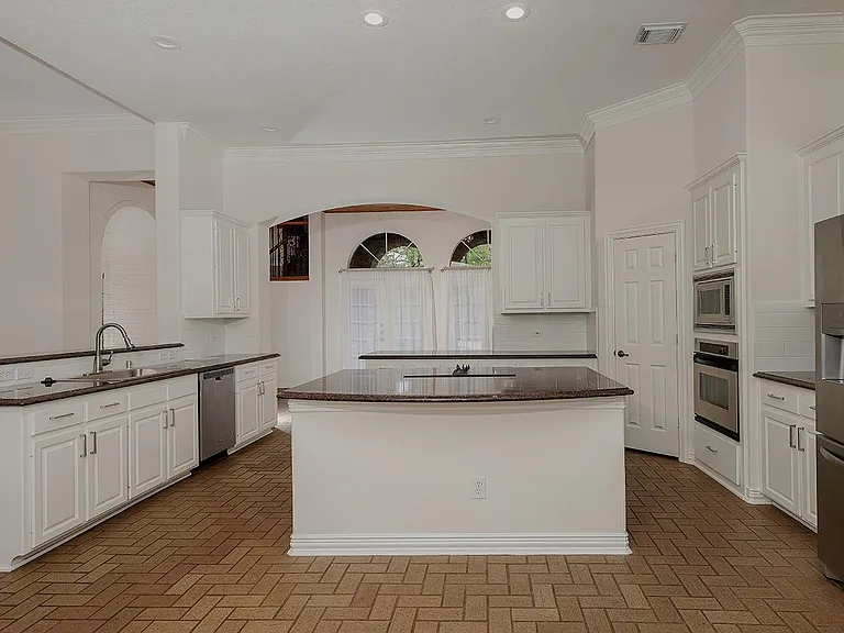11 N Lansdowne Cir — Photo 16