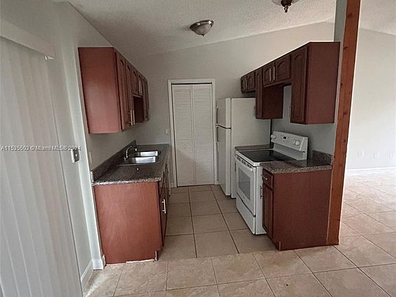 3rd image of 7815 SW 8th St