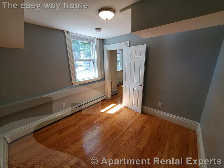 223 Broadway — Photo 4