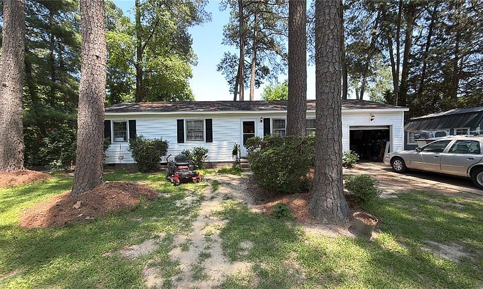 1st image of 2703 Woodford Ave