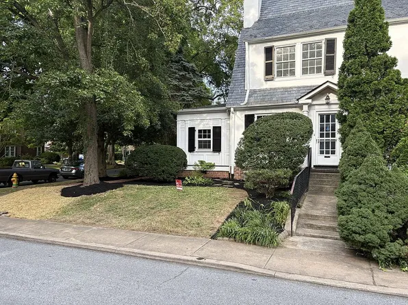 30 Bedford Ct, Wilmington, DE 19805