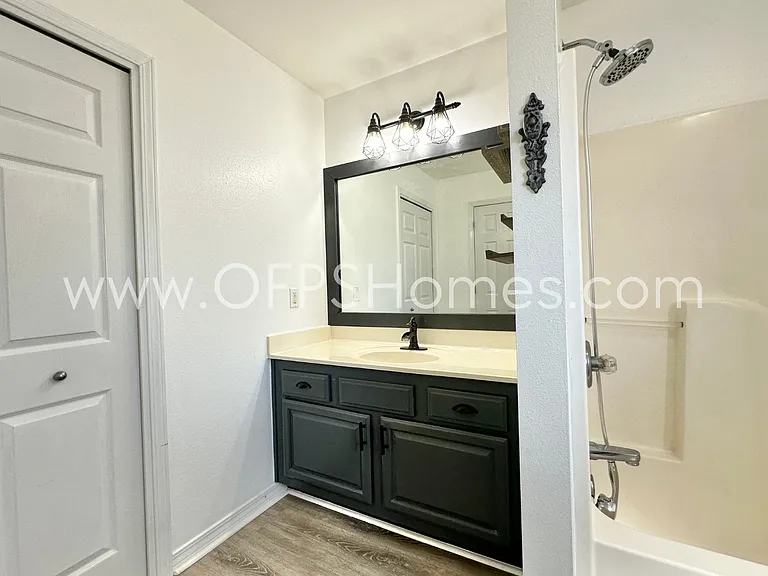 2426 Houston Cir — Photo 17