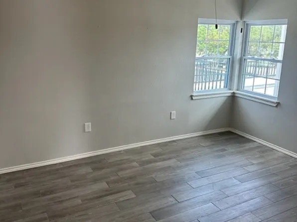 3015 Bryant Irvin Rd N Unit 205, Fort Worth, TX 76107