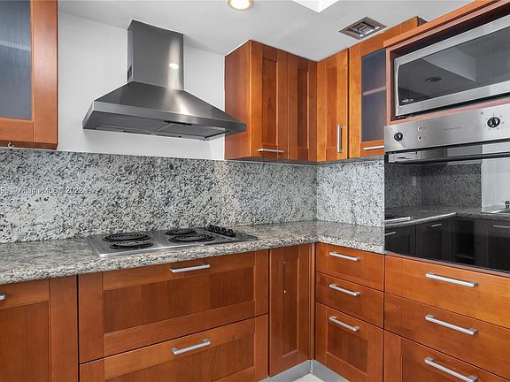 5th image of 555 NE 15th St APT 14D