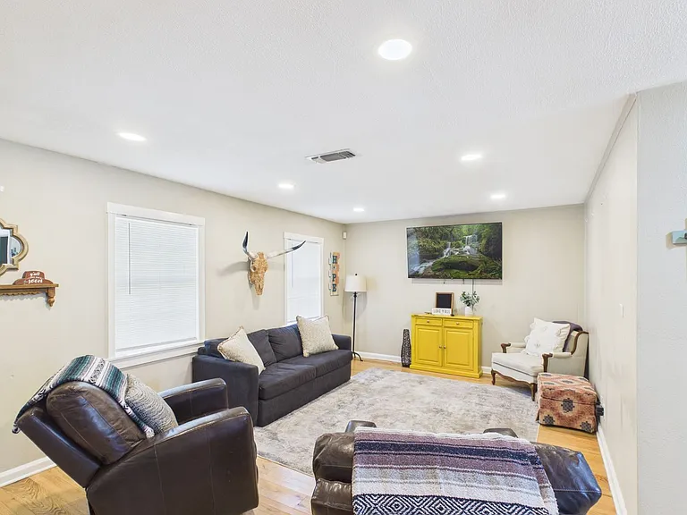 510 S Olive St — Photo 25