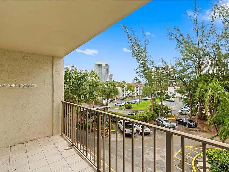 18151 NE 31st Ct #305 — Photo 36