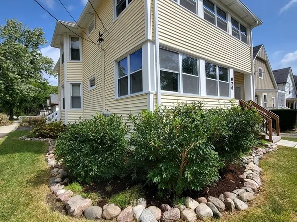 620 Bluff St, Waukegan, IL 60085