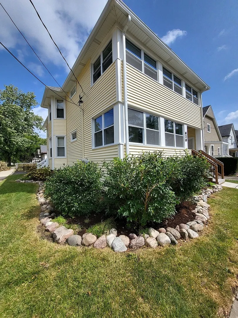 620 Bluff St photo 1