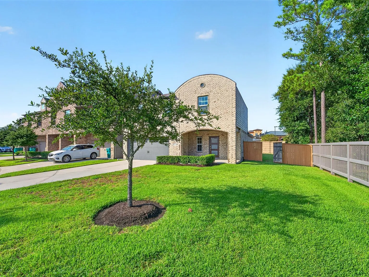 4 bed, 3.5 bath, 2682 sqft, $3,090 — Photo 3