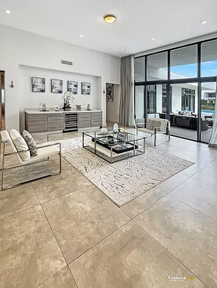 6 bed, 4881 sqft, $20,000 — Photo 2