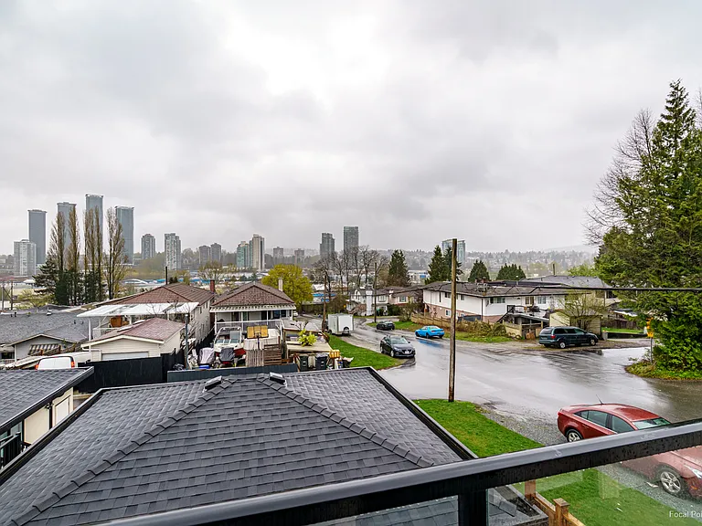 3087 Royal Oak Ave — Photo 6