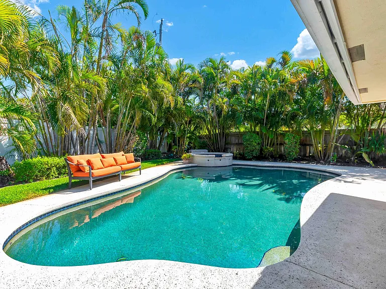 88 Pinehill Trl E — Photo 23