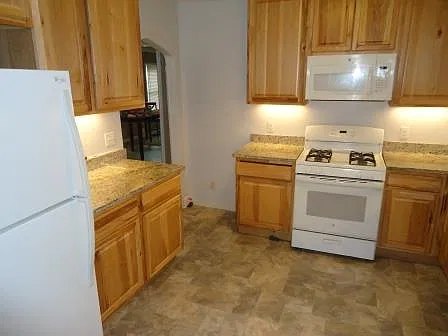 4 bed, 2.0 bath, 2220 sqft, $2,395 — Photo 4