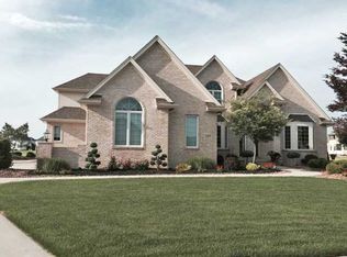 521 Saint Annes Ct, Bowling Green, OH