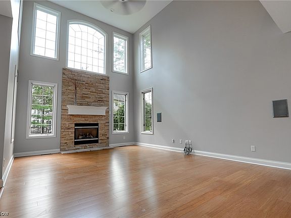 4th image of 27027 Grove Ct