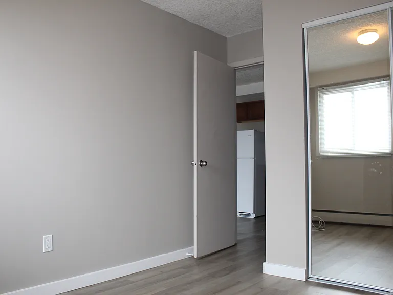 127 13th Ave SW — Photo 21