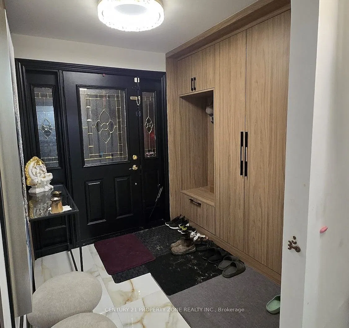 4 bed, $3,200 — Photo 1