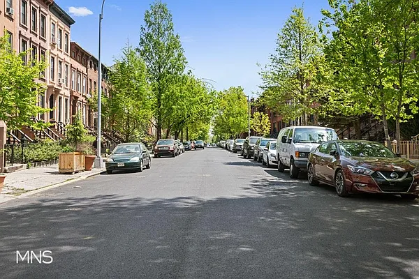 Rented by MNS | media 23