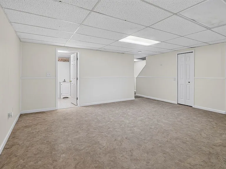 143 Bourbon Ct — Photo 10