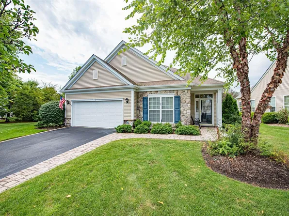 5 Burnett Court #5, Mount Sinai, NY 11766