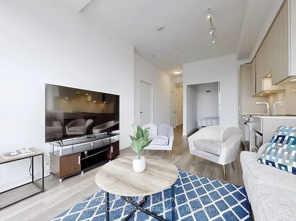 3900 Confederation Pkwy #5804, Mississauga, ON L5B 0M3
