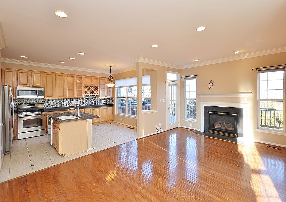 2nd image of 160 Spencer Ter SE