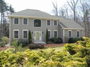10 Chippendale Dr, Bedford, NH 03110