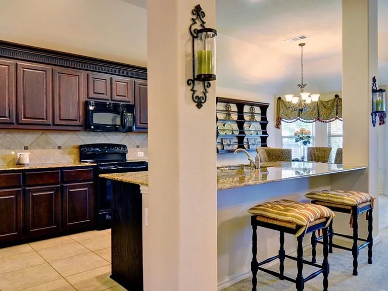 8100 Mountain Cedar Dr — Photo 7