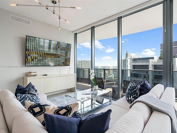 3rd image of 1000 Brickell Plz Penthouse 5005